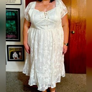 Torrid 5X, 5, 28W white floral boho midi dress. Puff sleeves. NWT.